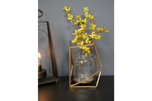 Load image into Gallery viewer, Metal flower holder - Gold colour
